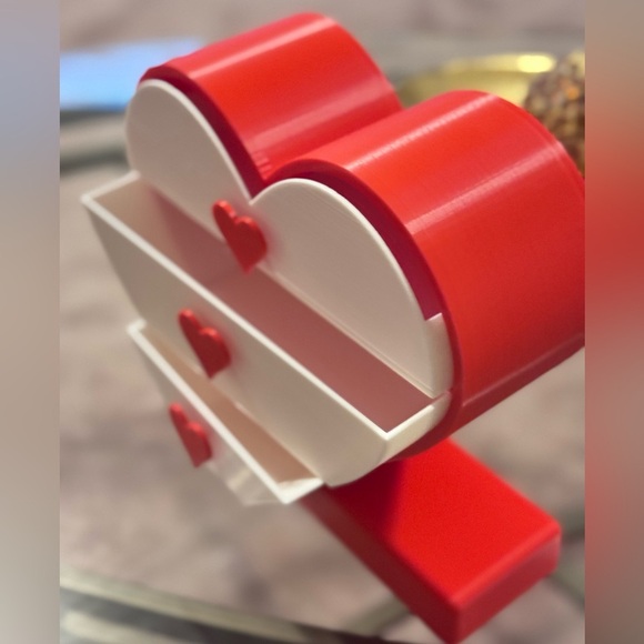 3D Printed Jewerly Heart Shaped Red and White Organizer - Picture 5 of 7